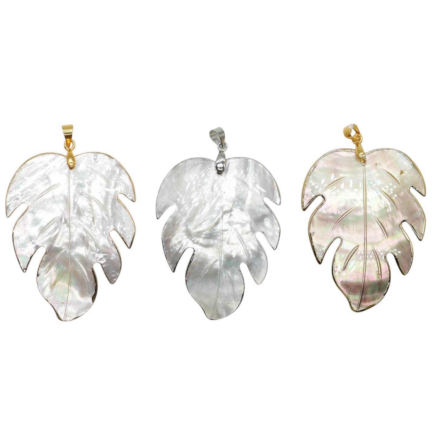 Pendentif Feuille ornée en Nacre 5x3.5 mm