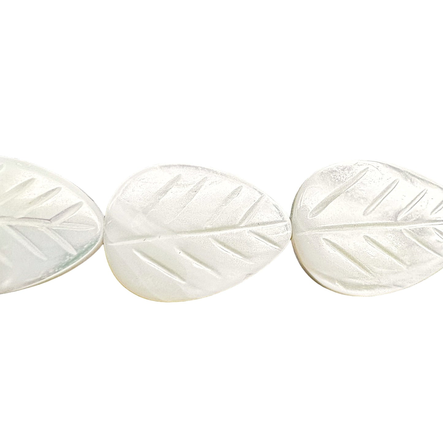 Fil de feuille en nacre blanche percé verticalement - Foliesbijoux