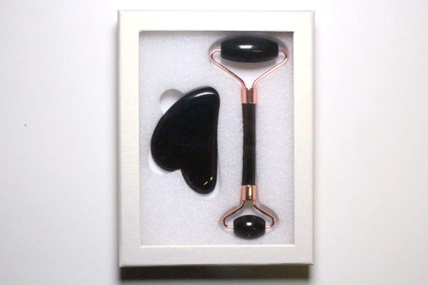 Coffret gua sha & rouleau de massage obsidienne noire effet detoxifiant - Foliesbijoux