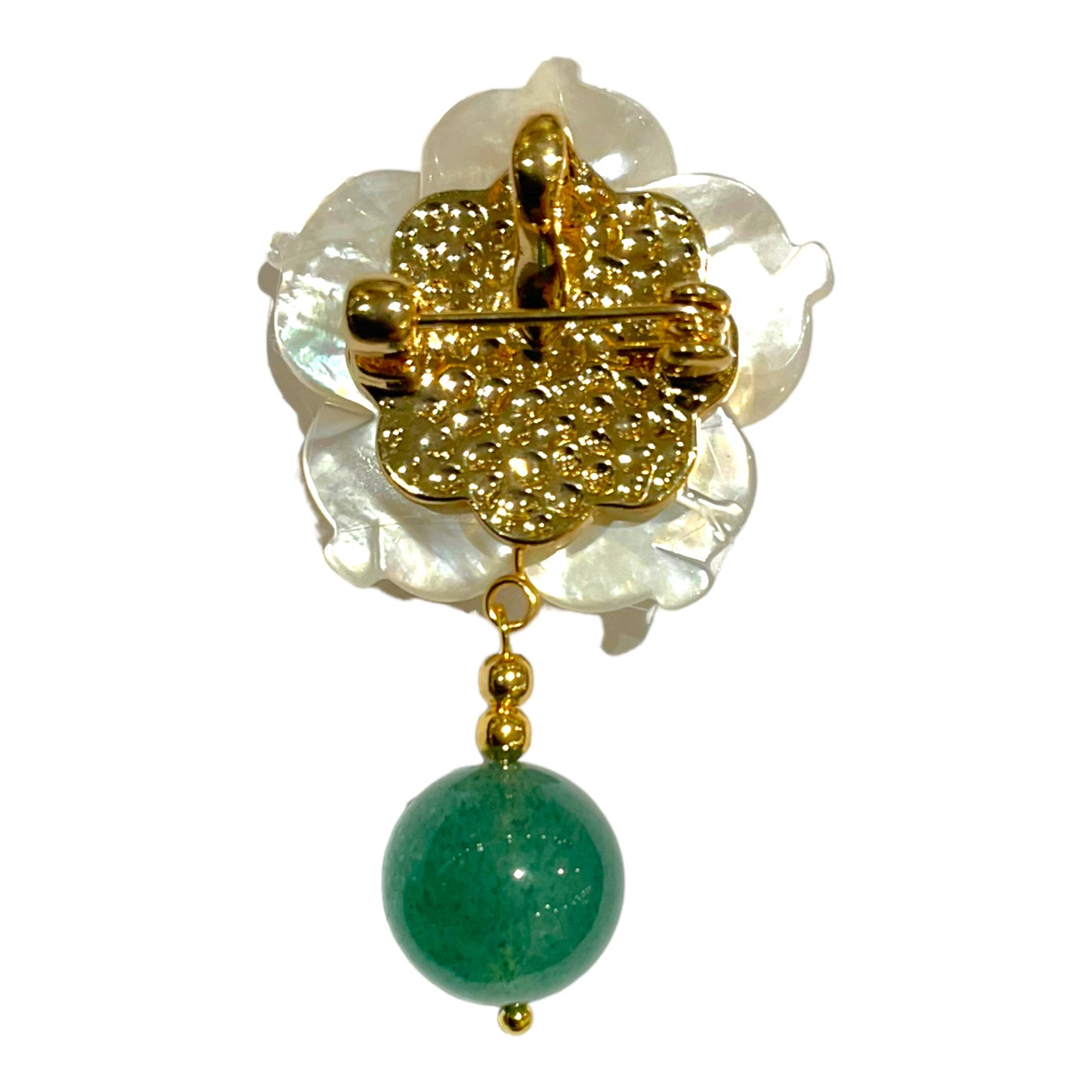 Broche fleurie en agate verte et perle de rivière (Exemplaire unique)