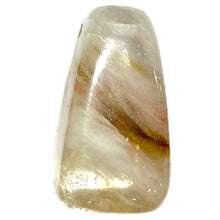 Afbeelding in Gallery-weergave laden, Pendentif forme triangle agate jaune percé sur le côté
