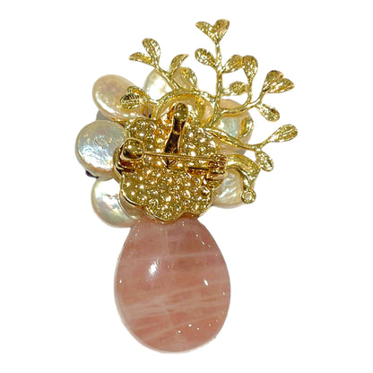 Broche fleurie en quartz rose,  améthyste & perle de rivière (Exemplaire unique)