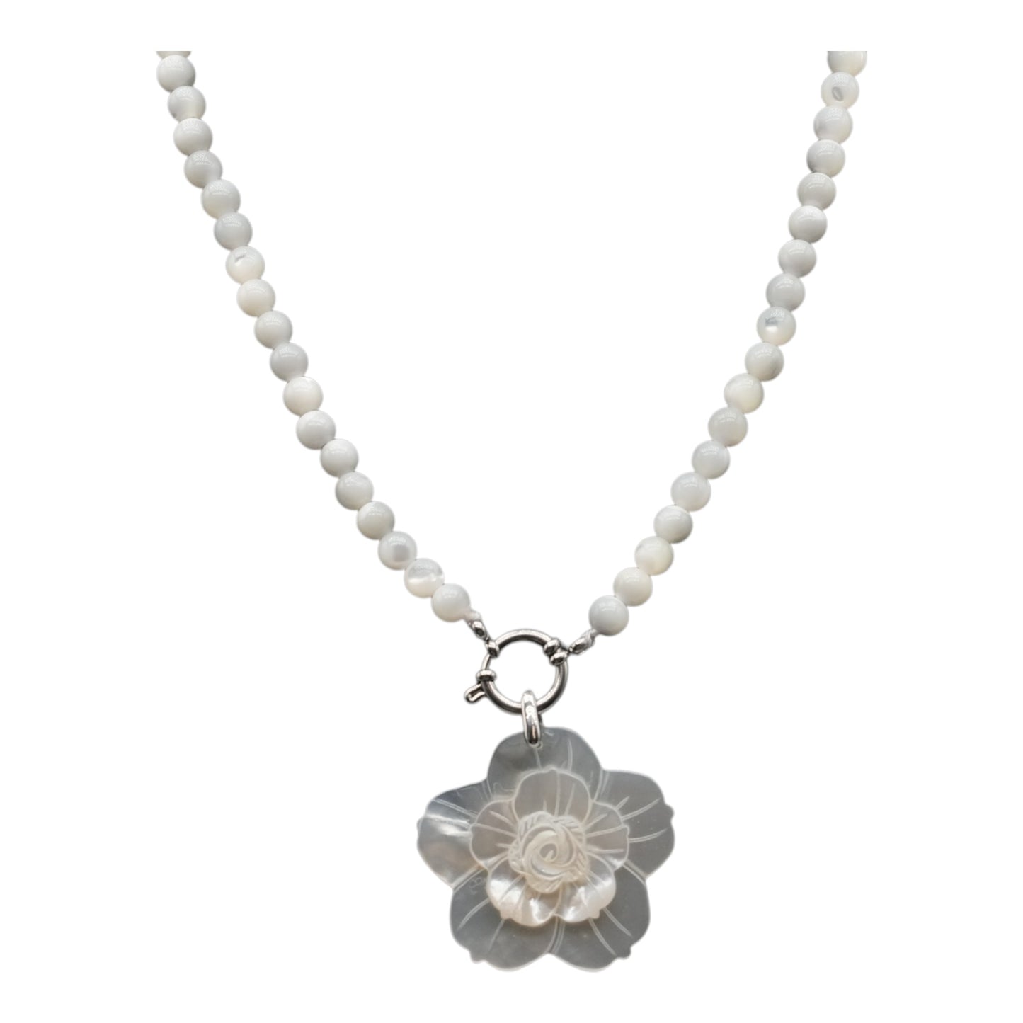 Collier boule en nacre attache bouée en acier argenté avec pendentif fleur