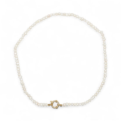 Collier en perles d’eau douce 4-5 mm attache bouée en acier doré numero 2