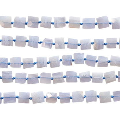 Fil de perle forme libre Calcédoine bleue carré plat 10x10 mm (référence 81)