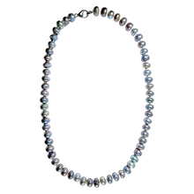 Load image into Gallery viewer, Collier en perles d’eau douce gris G-14

