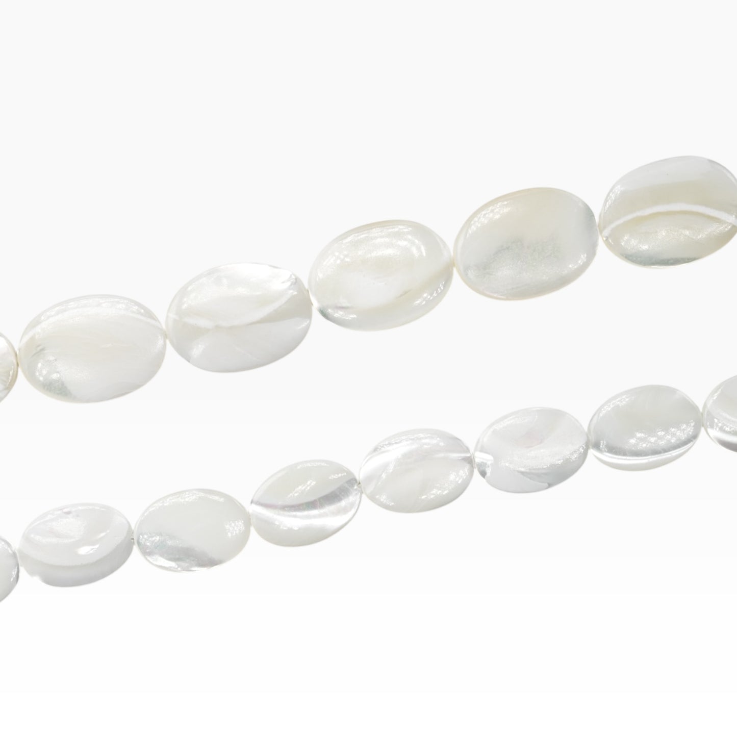 Fil de perles ovale en nacre blanche