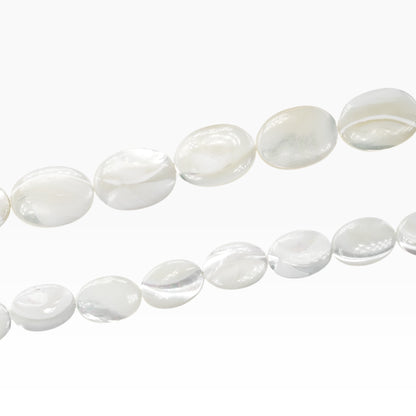 Fil de perles ovale en nacre blanche
