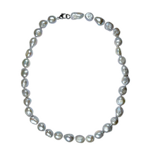 Load image into Gallery viewer, Collier en perles d’eau douce gris G-4
