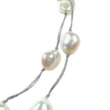 Charger l&#39;image dans la galerie, Collier Sautoir en perles d’eau &amp; polyester argenté SA - 1
