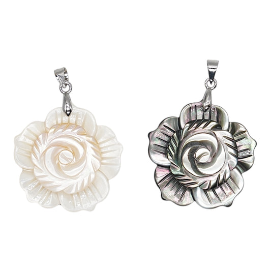 Pendentif rose en nacre