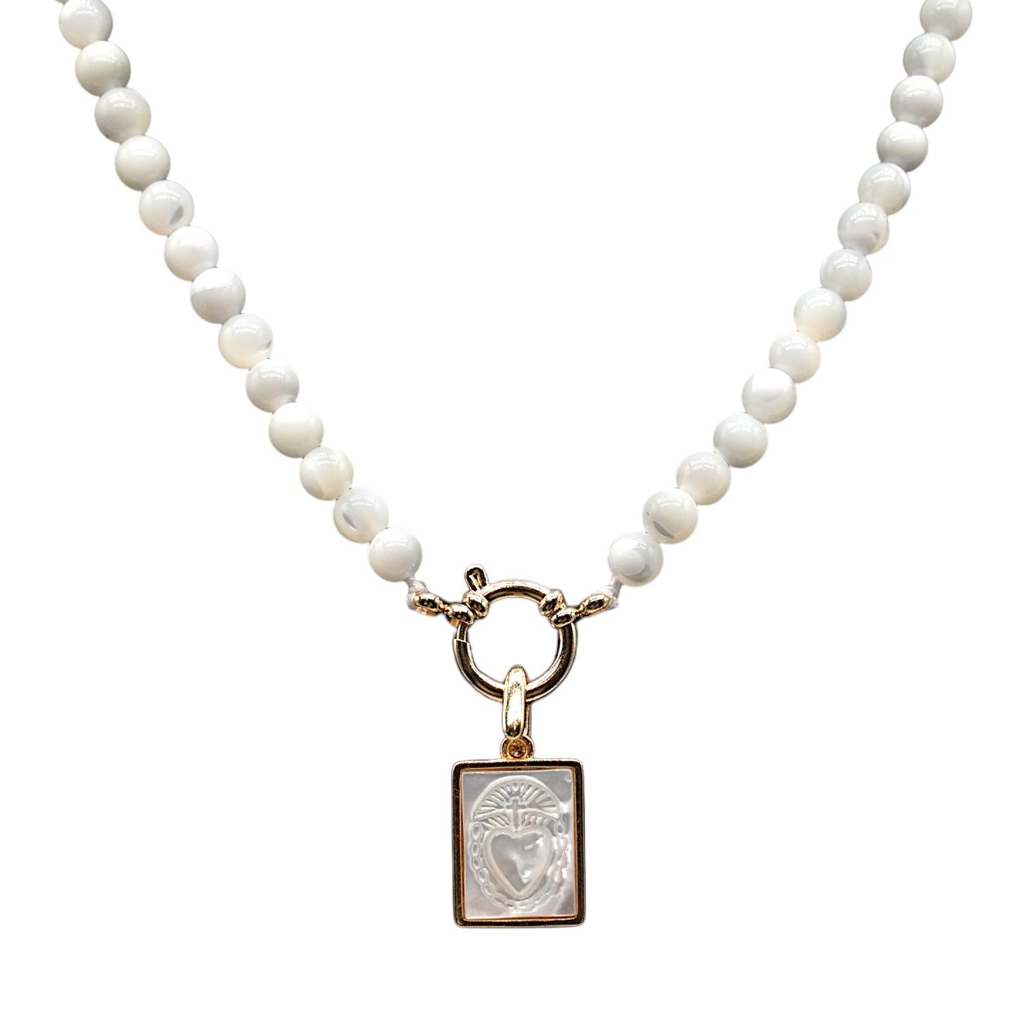 Collier boule en nacre attache bouée en acier doré avec pendentif rectangle