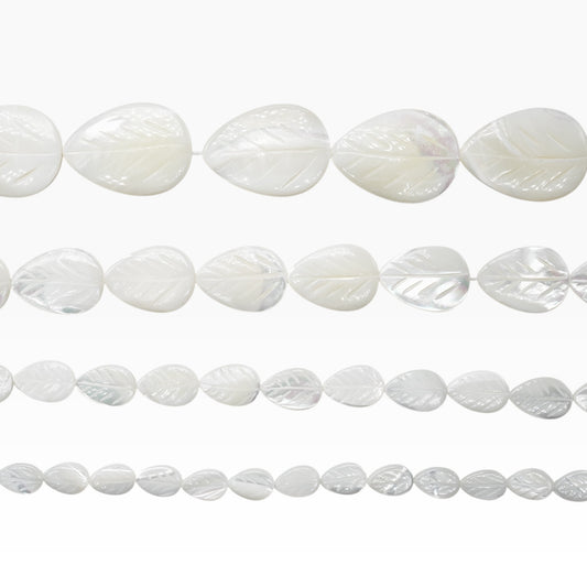 Fil de feuille en nacre blanche percé verticalement