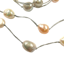 Load image into Gallery viewer, Collier Sautoir en perles d’eau &amp; polyester argenté SA - 3
