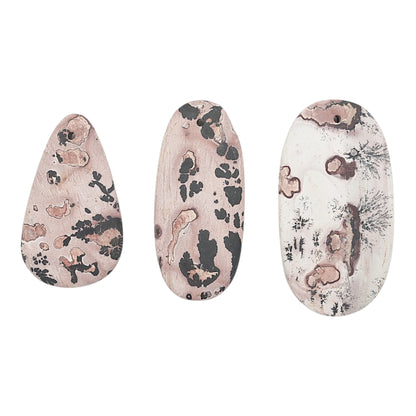 Pendentif Jaspe dentritique pocelaine forme aléatoire percé devant