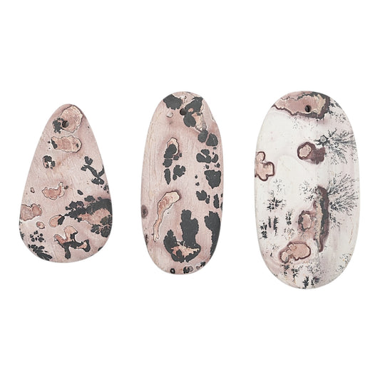 Pendentif Jaspe dentritique pocelaine forme aléatoire percé devant