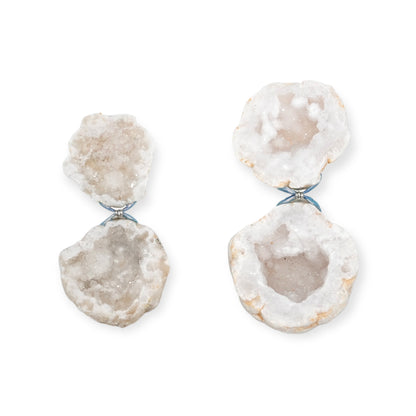 Deux demi géodes de cristal de roche avec clapet forme coquillage