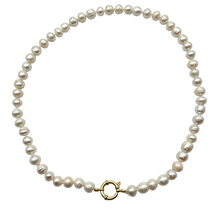Load image into Gallery viewer, Collier en perles d’eau douce 8-9mm attache bouée en acier doré ou argenté numero 14
