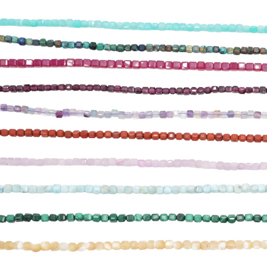 Fil de perles carrés facettés 3x3 mm (18 pierres disponible)