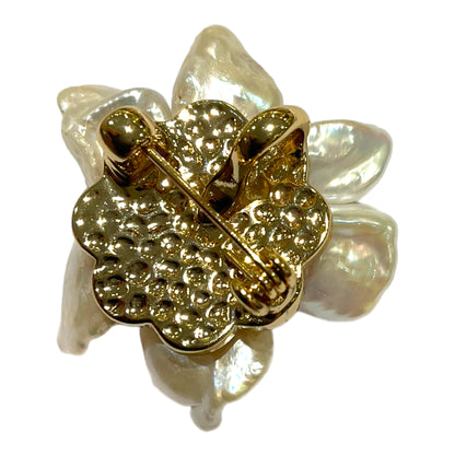 Broche fleurie