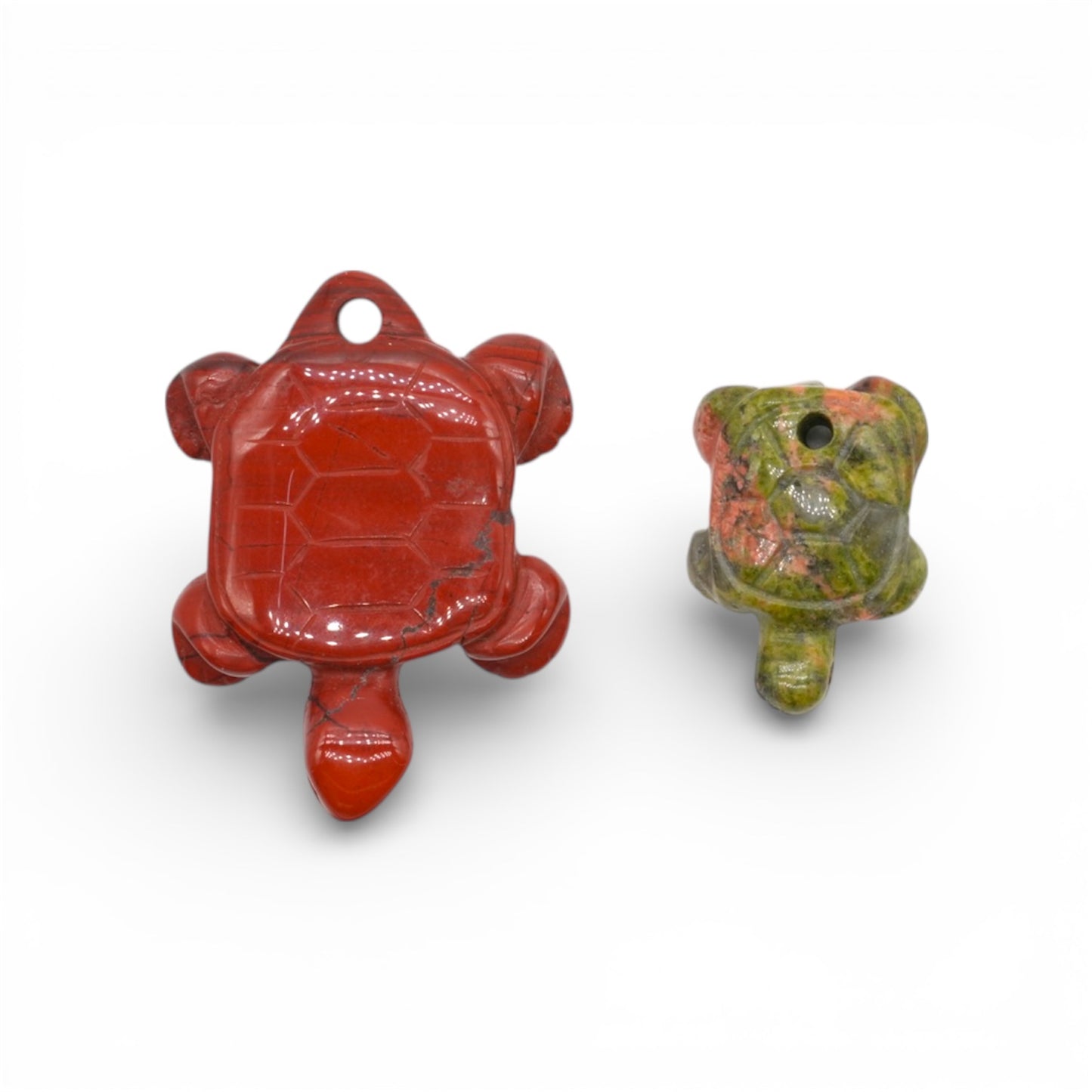 Pendentif Tortue (pierre naturelle choisie aléatoirement — 2 tailles disponibles) percé devant