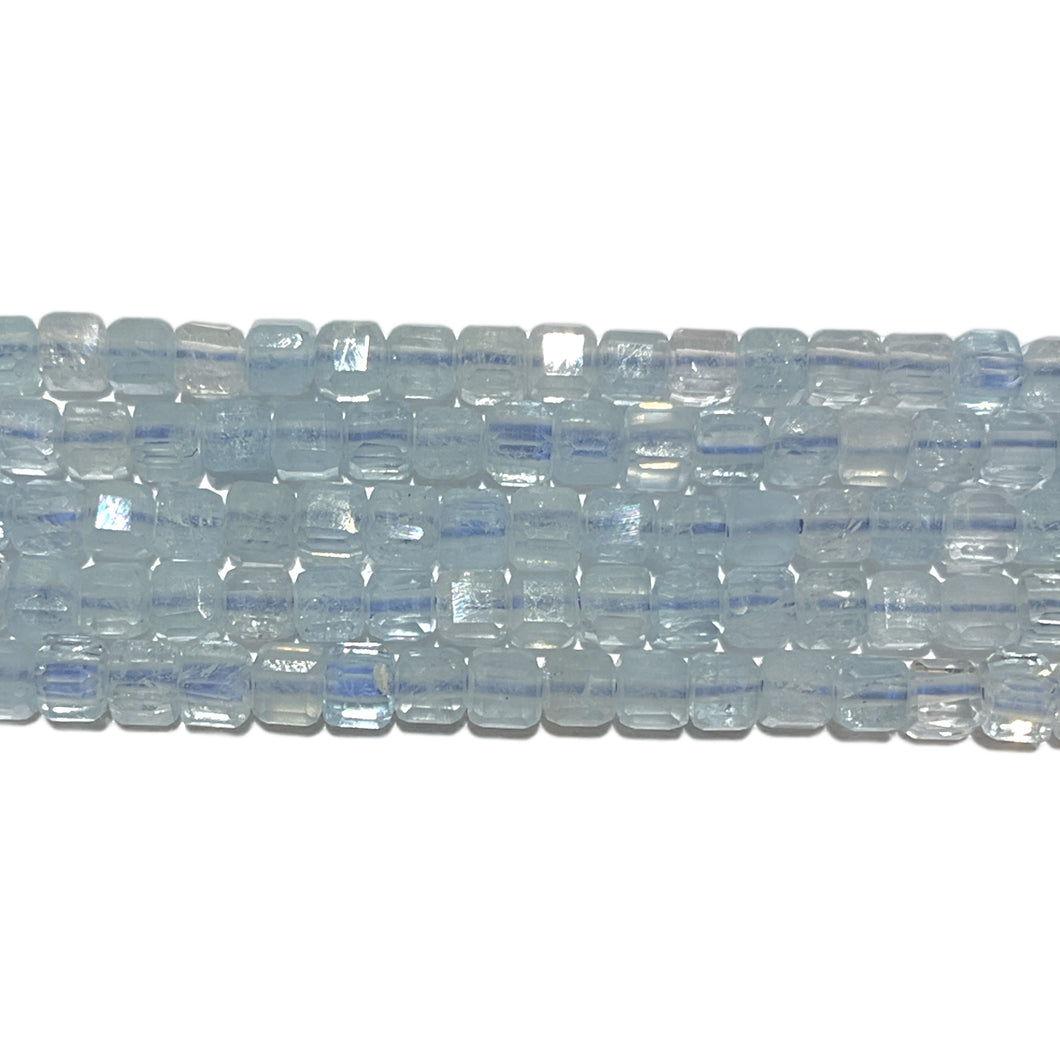 Fil de perles facettées carré Aigue marine 3x3 mm