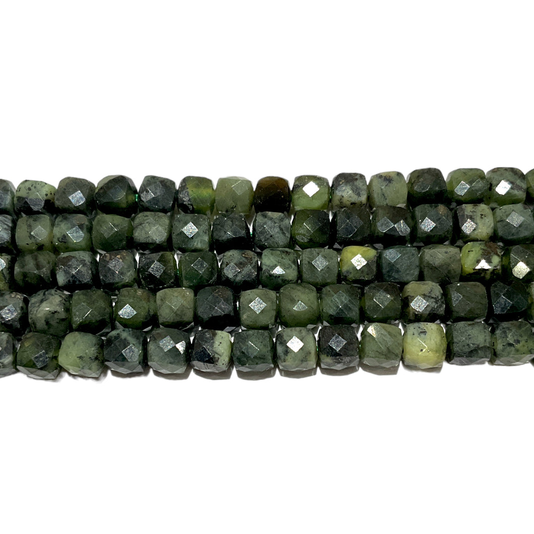Fil de perles carrées facetté Jade Néphrite foncé 4x4 mm