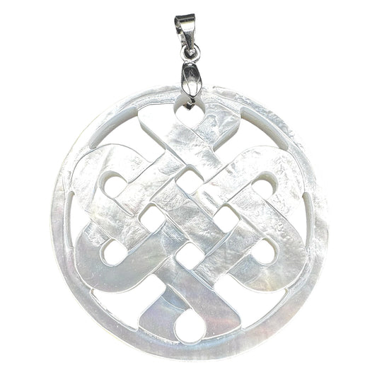 Pendentif nœud celtique en nacre blanche (symbole spiritualité & protection)