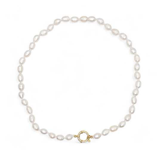 Collier en perles d’eau douce 7-8 mm attache bouée en acier doré numéro 13