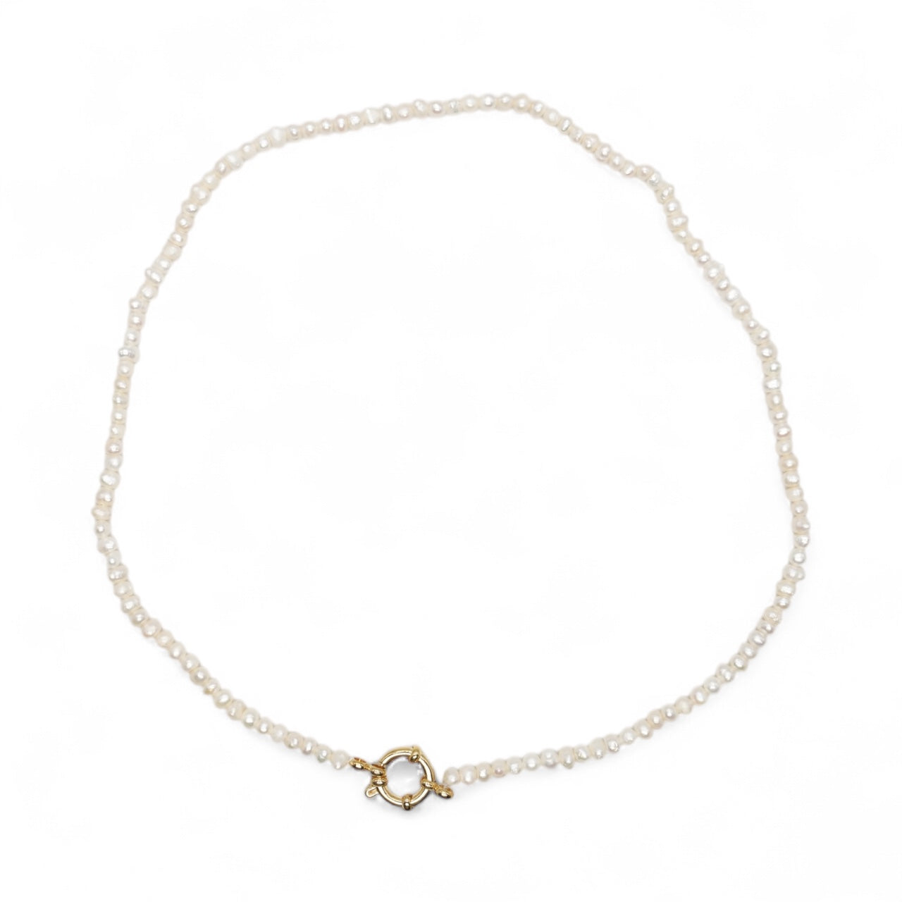 Collier en perles d’eau douce 4-5 mm attache bouée en acier doré numero 1