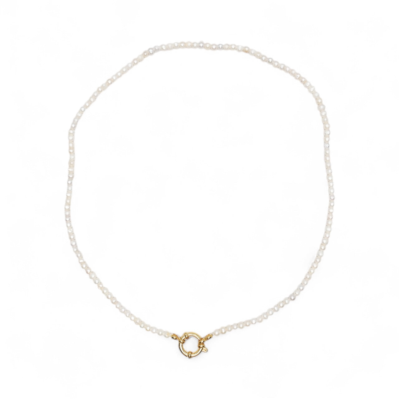 Collier en perles d’eau douce 4-4.5 mm attache bouée en acier doré numero 4