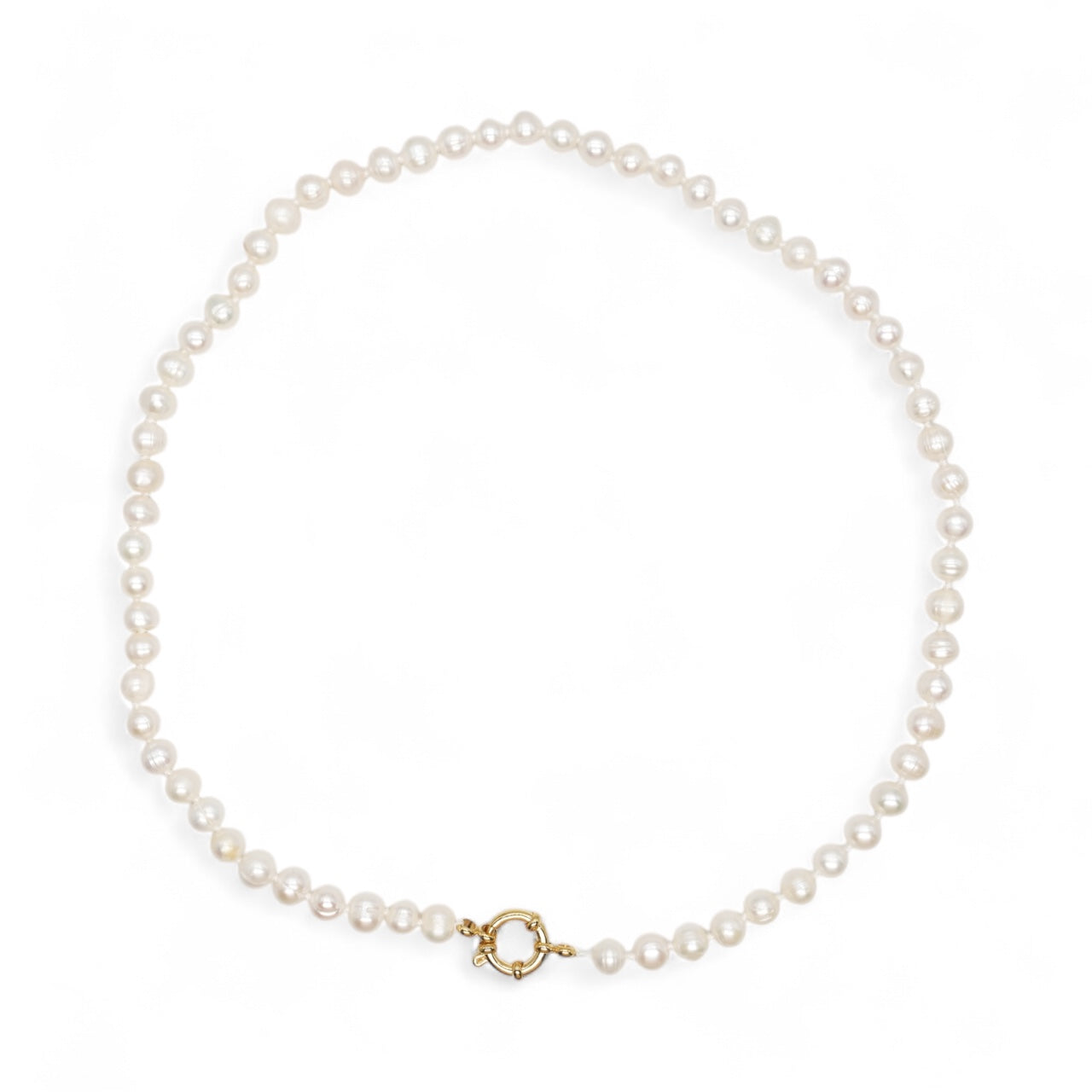 Collier en perles d’eau douce 5-6 mm attache bouée en acier doré numero 14