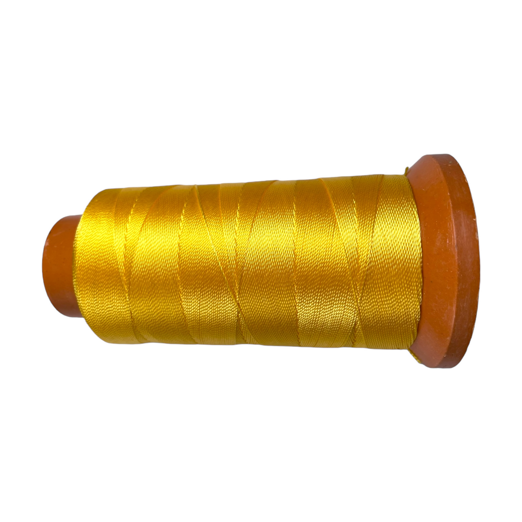 Bobine de fil jaune pour fabrication de collier