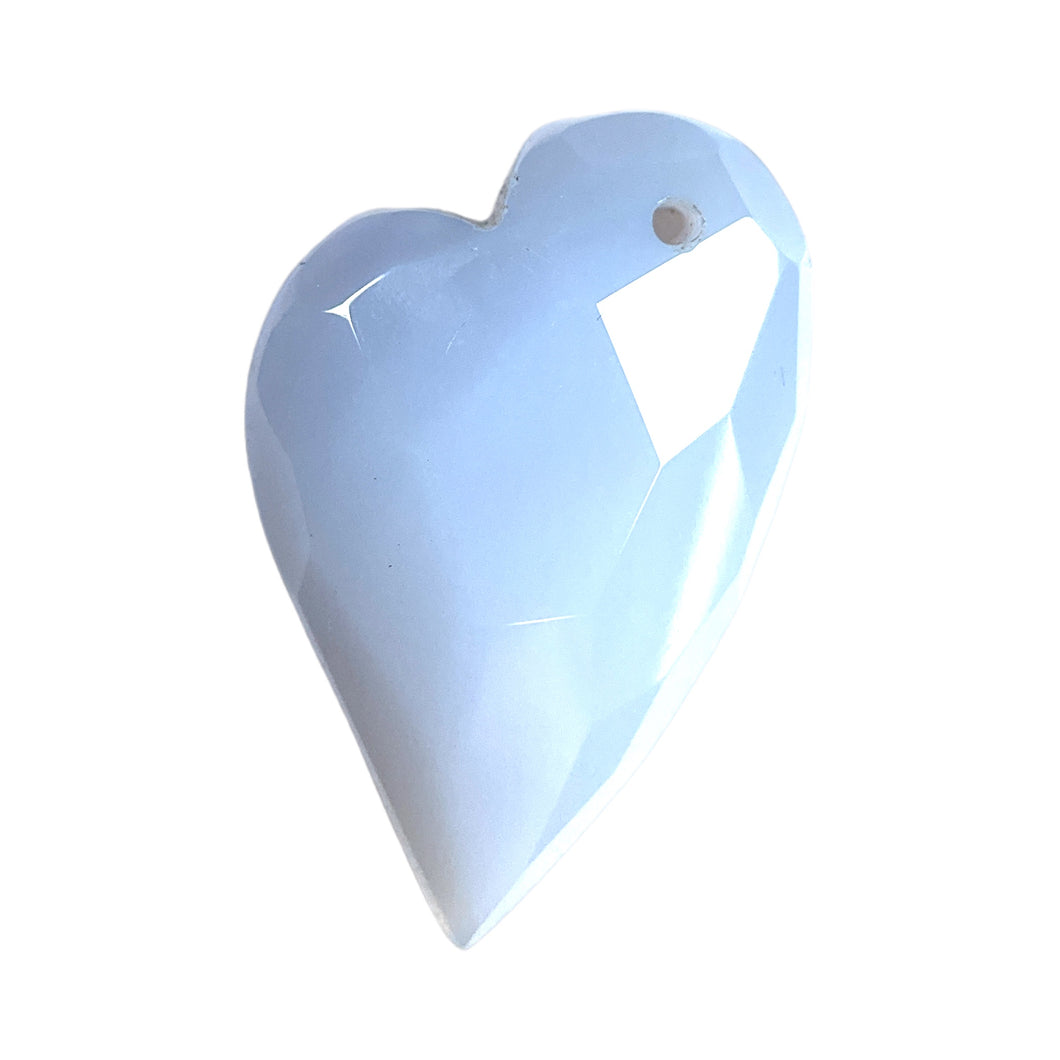 Pendentif forme cœur facetté calcédoine bleue percé devant