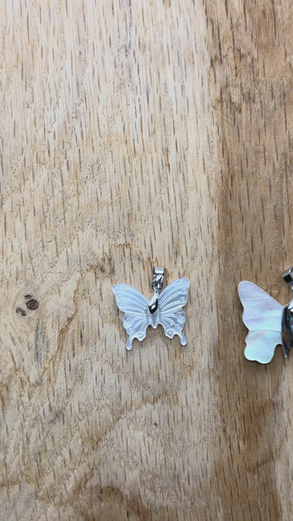 Pendentif papillon Ormeau/Nacre bélière argenté (2 modèles disponibles)