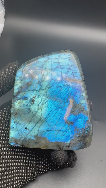 Labradorite flashy forme libre AAA(Lot 24) 690g 9.5x7x5cm