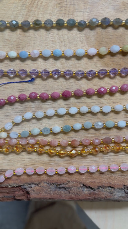 Fil de perles naturelle ovale facetté 6 x 8 mm (21 pierres naturelles)