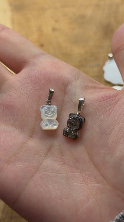 Pendentif nounours en nacre 1 x 2 cm