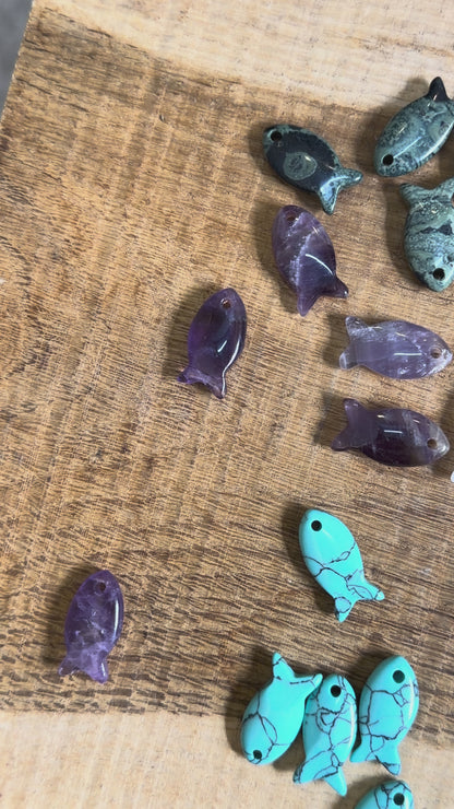 Lot de 5 poissons 2.5x1 cm  — trou 2 mm (11 pierres disponible)