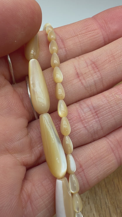 Fil de nacre dorée forme goutte allongé (2 tailles disponible)