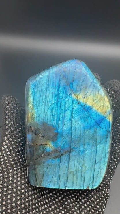 Labradorite flashy forme libre AAA (Lot 23) 604g 10x7x5cm