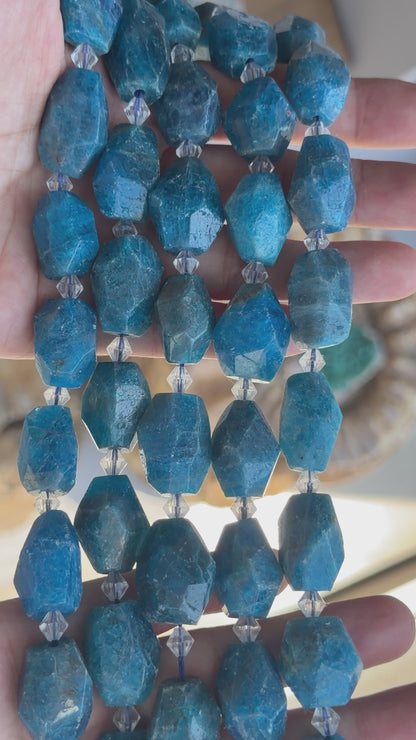 Fil de perle forme libre 18x25 mm ovale facetté Apatite bleue intercalaire perles de cristal de roche (référence 106)