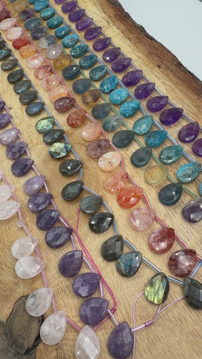 Fil de perles goutte 13x18 mm (13 pierres naturelles disponible)