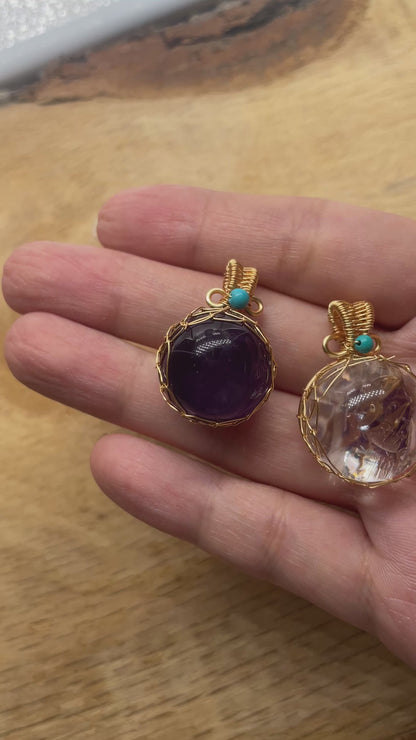 Pendentif boule en laiton dorée (3 pierres disponible)