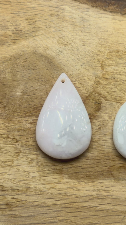 Pendentif opale des Andes forme libre aléatoire percé devant