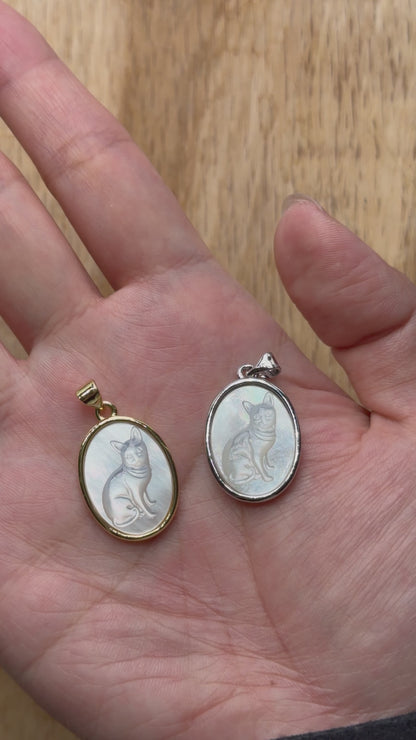 Pendentif ovale chat 15x20 mm – Monture dorée ou argentée