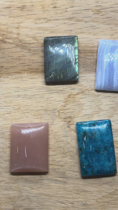 Pendentif rectangulaire 20x30-24x38 mm (7 pierres disponible)