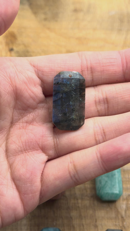 Pendentif rectangle 15x28 mm (9 pierres disponibles) (bélière non incluse)