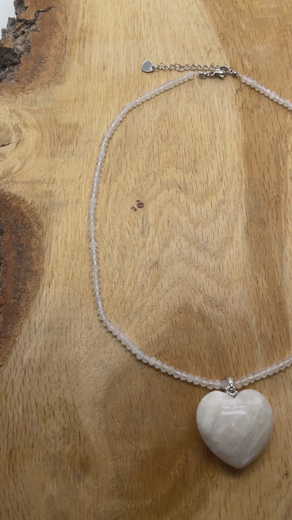 Collier facetté avec pendentif pierre de lune forme cœur acier inoxydable argenté