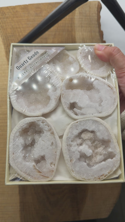 Boîte de Demi-Geode de Quartz 18x14x4 cm (n°14)